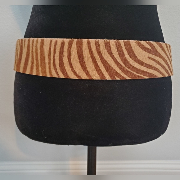 Harold's Cuir Veritable Genuine Leather Belt Zebra Brown and Tan Print, 2" Large - Picture 2 of 9